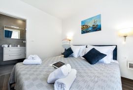 Rovinj,savršen stan u novogradnji s ukupno 3 stana,85m2+parking, Rovinj, Flat