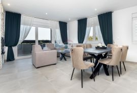 Rovinj,savršen stan u novogradnji s ukupno 3 stana,85m2+parking, Rovinj, Appartement