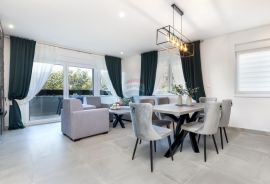 Rovinj,savršen stan u novogradnji s ukupno 3 stana,85m2+parking, Rovinj, Kвартира