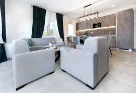 Rovinj,savršen stan u novogradnji s ukupno 3 stana,85m2+parking, Rovinj, Διαμέρισμα