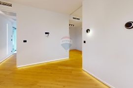 Rovinj, novi penthouse 220m2 s otvorenim pogledom na more + garaža 48m2 + lift, Rovinj, Kвартира