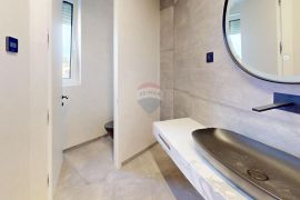 Rovinj, novi penthouse 220m2 s otvorenim pogledom na more + garaža 48m2 + lift, Rovinj, شقة