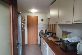 Rijeka, Hosti, Dvojna kuća sa okućnicom, Rijeka, House