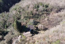 ISTRA, KRŠAN - Veliko imanje s kućama, građevinskim i poljoprivrednim terenima 80.000 m2, Kršan, House