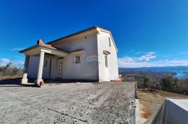 MATULJI - nezavršena kuća s velikim dvorištem, Matulji, House