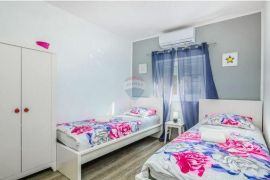 Krk - Pinezići, Krk, kamena kuća 150 m2 s bazenom i jacuzzijem, Krk, Maison