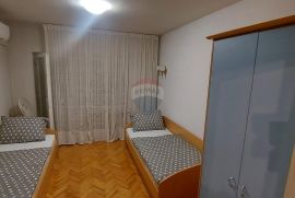 Selce, samostojeća kuća 350m2 sa 750m2 okućnice, Crikvenica, Famiglia