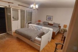 Selce, samostojeća kuća 350m2 sa 750m2 okućnice, Crikvenica, Casa