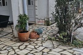 OPATIJA,OPRIĆ- etaža sa bazenom, vrtom i pogledom na more, Opatija - Okolica, Διαμέρισμα