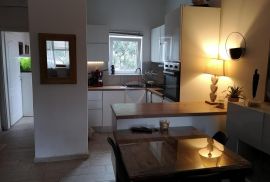 OPATIJA,OPRIĆ- etaža sa bazenom, vrtom i pogledom na more, Opatija - Okolica, Apartamento