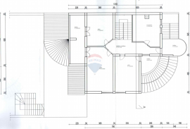 Rovinj, pola kuće - 200 m2 + 4 parkirna mjesta, Rovinj, Wohnung