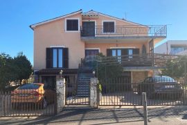 Novigrad,  apartmanska kuća s pogledom na more, Novigrad, Famiglia