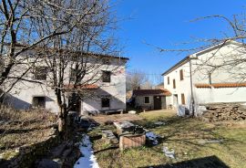 Istra, Ćićarija, dvije kamene kuće okružene netaknutom prirodom, Lanišće, Дом