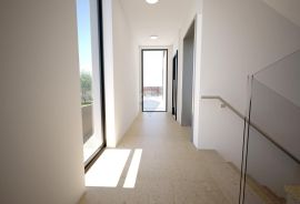 Rovinj,luksuzni stan u novogradnji s ukupno 4 stana-centar-210m2-lift, Rovinj, Flat