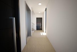 Rovinj,luksuzni stan u novogradnji s ukupno 4 stana-centar-210m2-lift, Rovinj, Wohnung