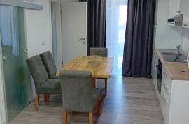 Otok Krk,Omišalj, autohtona kuća 90 m2, kompletno renovirana, Omišalj, بيت