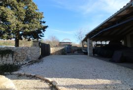 Istra, okolica Savičente prodaje se kuća sa bazenom, Vodnjan, House