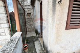 Istra, Novigrad, centar, autohtona kuća u nizu, samo 150 od mora, Novigrad, Maison