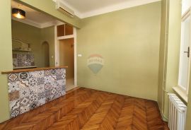 PULA, CENTAR, stan i poslovni prostor na traženoj lokaciji, Pula, Appartement