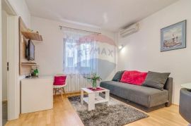 Istra, Pula, centar, stan u novoj zgradi sa garažom, Pula, Apartamento