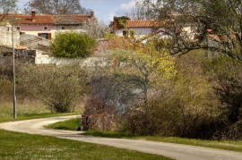 Krmed, šuma s ucrtanim spremištem od 11 m2, Bale, Γη