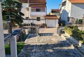 Poreč: Top lokacija, kuća s okućnicom i 3 stana u samom gradu, Poreč, House