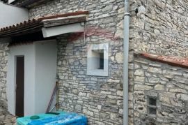 Istra,Kaštel-Buje,šarmantna kamena kuća u velikoj zelenoj oazi, Buje, Haus