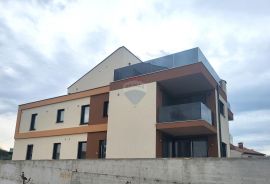 Istra, Poreč, trosoban stan sa vrtom u prizemlju, vrlo blizu centra i plaže, Poreč, Apartamento