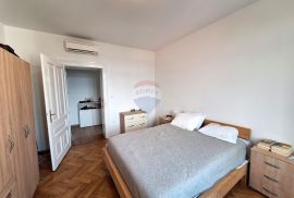 LOVRAN - dvosobni stan na 1. katu, Lovran, Appartement