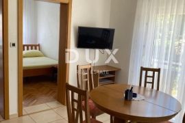 TROGIR, ČIOVO - Prostrana apartmanska kuća u blizini mora, Okrug, Casa