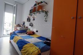 PULA -DVOSOBAN STAN NA TRAŽENOJ LOKACIJI, Pula, Apartamento