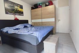 PULA -DVOSOBAN STAN NA TRAŽENOJ LOKACIJI, Pula, Appartment