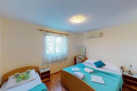 Pansion komfor- hotelski apartmani uz more, Sukošan, Haus