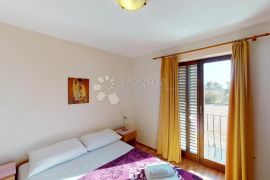 Pansion komfor- hotelski apartmani uz more, Sukošan, Σπίτι