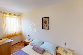 Pansion komfor- hotelski apartmani uz more, Sukošan, Haus