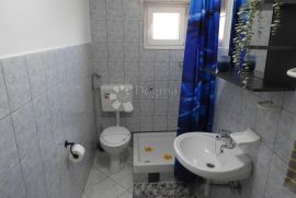 ROGOZNICA - Apartmanska kuća sa spektakularnim pogledom, Rogoznica, Ev