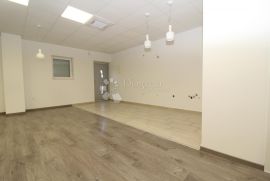 VIŠKOVO POSLOVNI PROSTOR 120M2, Viškovo, Commercial property