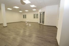 VIŠKOVO POSLOVNI PROSTOR 120M2, Viškovo, Коммерческая недвижимость