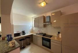 MALINSKA - APARTMAN BLIZU CENTRA I MORA, Malinska-Dubašnica, Διαμέρισμα