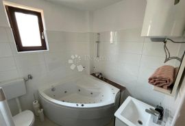 MALINSKA - APARTMAN S POGLEDOM NA MORE, Malinska-Dubašnica, Διαμέρισμα