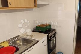 Stan sa posebnim ulazom, Donja Dubrava, Flat