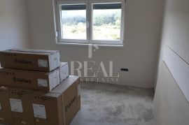 RAB-KAMPOR, NOVOGRADNJA. 2S+DB OD 62 m2, DVA PARKIRNA MJESTA I 30 m2 OKUĆNICE NA KORIŠTENJE, Rab, Διαμέρισμα