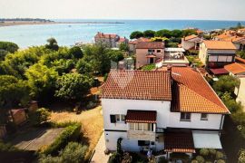 Umag, centar, dva stana 2.red do mora!, Umag, Appartement