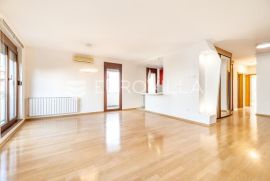 Zagreb, Vrbani III prekrasan četverosobni stan 95m2, Zagreb, Wohnung