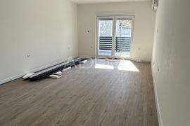 ĐAKOVO!NOVOGRADNJA!STAN U PRIZEMLJU,TROSOBNI STAN PODRUMOM,TERASOM I GARAŽOM U URBANOJ VILI 77M2,PRILIKA!TOP DESTINACIJA!, Đakovo, Appartment