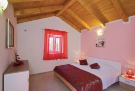 Kamena kuća s bazenom, Barban, Istra, Barban, House