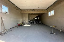 Skladišni postor-hala za najam 140 m2, Butmir, Ilidža, Commercial property