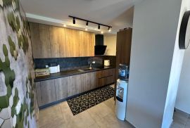 Novigrad, moderan trosoban stan 400 metara od mora, Novigrad, Flat