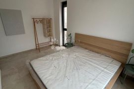 Novi stan s bazenom i dvorištem!, Medulin, Apartamento