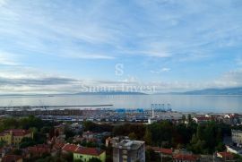 PODMURVICE, stan od 126,78 m2, Rijeka, Apartamento